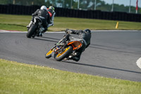 Evening_Adv_Mid_Group_Silver_Grey_Bikes